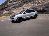 Käytetty Porsche Cayenne 519 HP (381 kW) 2024 Harmaa Katumaasturi