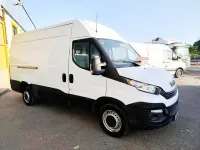 Usado Iveco Daily 126 CV (92 kW) 2017 Blanco Berlina