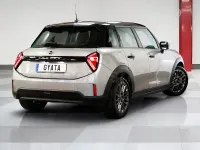 Usado Mini Cooper 114 kW (156 CV) 2025 Gris / plata Utilitario