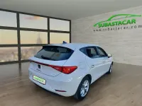 Usado Seat Leon Style 130 CV (95 kW) 2022 Blanco