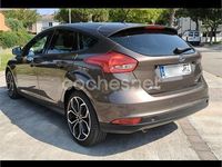 Usado Ford Focus Trend 125 CV (91 kW) 2016 Marrón Berlina
