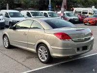 Usado Opel Astra Cabriolet Cosmo 140 CV (102 kW) 2007 Gris / plata Descapotable