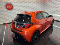 Usado Toyota Yaris Hybrid Style 116 CV (85 kW) 2022 Naranja Berlina