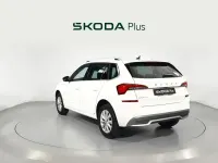 Usado Skoda Kamiq Ambition 110 CV (80 kW) 2022 Blanco SUV
