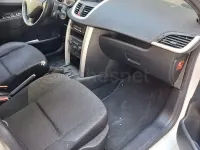 Usado Peugeot 207 Active 92 CV (67 kW) 2011 Blanco Berlina