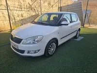 Usado Skoda Fabia Ambition 60 CV (44 kW) 2011 Blanco Berlina