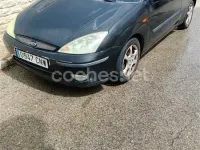 Usado Ford Focus Trend 100 CV (73 kW) 2003 Negro Berlina