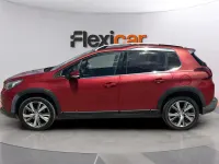 Usado Peugeot 2008 Allure 120 CV (88 kW) 2019 Rojo SUV