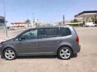Usado VW Touran Advance 140 CV (102 kW) 2014 Gris / plata Monovolumen