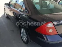 Usado Ford Mondeo Sport 130 CV (95 kW) 2004 Azul Berlina