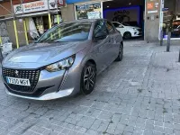 Usado Peugeot 208 Allure 100 CV (73 kW) 2023 Gris / plata Utilitario
