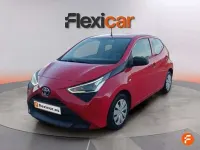 Usado Toyota Aygo X-play 72 CV (52 kW) 2022 Rojo Utilitario