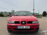 Usado Seat Leon 110 CV (80 kW) 2003 Rojo Utilitario