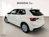 Usado Skoda Fabia Selection 95 CV (69 kW) 2024 Blanco Utilitario
