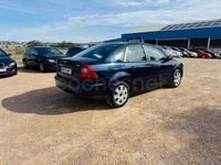 Usado Ford Focus Ghia 115 CV (84 kW) 2005 Azul Berlina