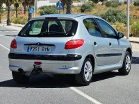 Usado Peugeot 206 75 CV (55 kW) 2002 Gris / plata Berlina
