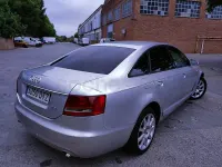 Usado Audi A6 140 CV (102 kW) 2006 Gris / plata Berlina