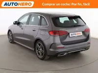 Usado Mercedes B180 AMG line 116 CV (85 kW) 2022 Gris Utilitario