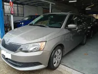 Usado Skoda Fabia Ambition 90 CV (66 kW) 2016 Beige Berlina