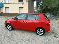 Usado Skoda Fabia Active 60 CV (44 kW) 2014 Rojo Berlina