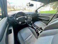 Usado Ford Focus Trend 100 CV (73 kW) 2005 Gris / plata Berlina