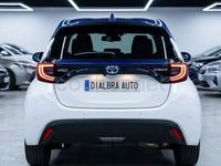 Usado Toyota Yaris Hybrid Active 116 CV (85 kW) 2022 Blanco Berlina