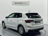 Usado Skoda Fabia Selection 95 CV (69 kW) 2024 Blanco Utilitario