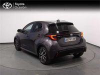Usado Toyota Yaris Hybrid Style 116 CV (85 kW) 2021 Gris / plata Utilitario