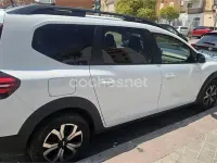 Usado Dacia Jogger Expression 100 CV (73 kW) 2023 Blanco Monovolumen