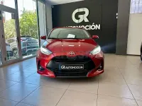 Usado Toyota Yaris 125 CV (91 kW) 2022 Rojo Utilitario
