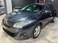 Usado Renault Mégane Dynamique 130 CV (95 kW) 2011 Gris / plata Berlina