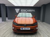 Usado VW Polo Advance 95 CV (69 kW) 2021 Naranja Berlina