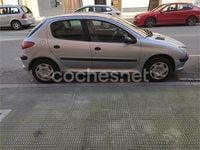Usado Peugeot 206 70 CV (51 kW) 2002 Gris / plata Berlina