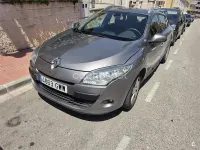 Usado Renault Mégane GrandTour Dynamique 105 CV (77 kW) 2010 Gris / plata Familiar