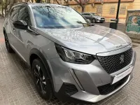 Usado Peugeot e-2008 Allure 100 kW (136 CV) 2023 Gris SUV