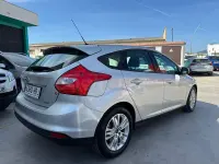 Usado Ford Focus Trend 125 CV (91 kW) 2013 Gris / plata Berlina