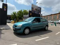 Usado Renault Clio II 75 CV (55 kW) 2004 Azul Berlina