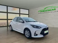 Usado Toyota Yaris Hybrid Business Edition 116 CV (85 kW) 2022 Blanco Berlina