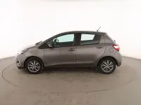 Usado Toyota Yaris Active 101 CV (74 kW) 2018 Gris Utilitario