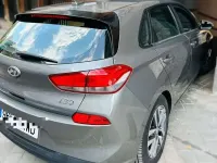 Usado Hyundai i30 120 CV (88 kW) 2019 Gris Familiar