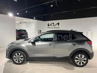 Usado Kia Stonic 100 CV (73 kW) 2025 Gris / plata SUV