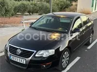 Usado VW Passat Advance 140 CV (102 kW) 2010 Negro Berlina