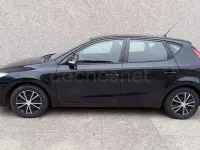 Usado Hyundai i30 Comfort 90 CV (66 kW) 2010 Negro Berlina