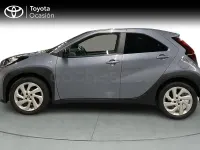 Usado Toyota Aygo X Play 72 CV (52 kW) 2025 Gris / plata SUV