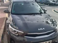 Usado Kia Stonic 84 CV (61 kW) 2023 Gris / plata SUV