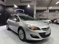Usado Opel Astra Excellence 110 CV (80 kW) 2014 Gris / plata Berlina