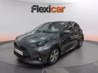 Usado Toyota Yaris Hybrid Active 116 CV (85 kW) 2025 Gris Berlina