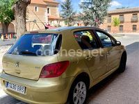 Usado Peugeot 307 110 CV (80 kW) 2001 Amarillo Utilitario
