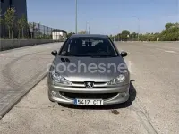Usado Peugeot 206 90 CV (66 kW) 2004 Gris / plata Berlina