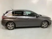 Usado Peugeot 308 Style 130 CV (95 kW) 2021 Gris / plata Berlina